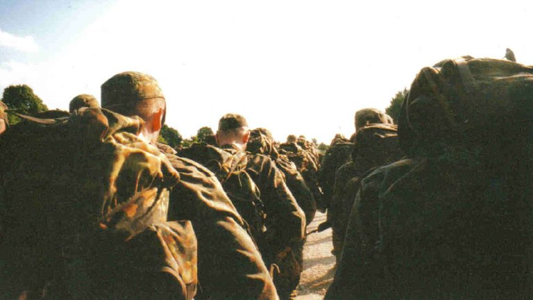 Bundeswehr-Soldaten marschieren